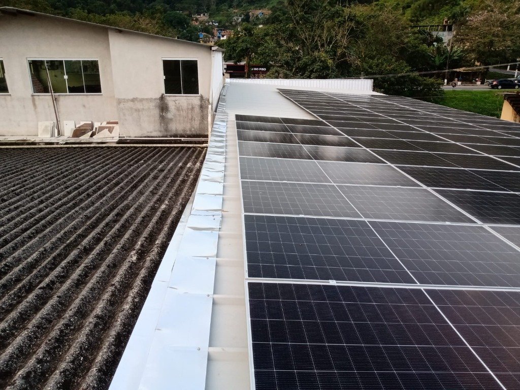 Drogaria Drogatur Angra dos Reis - Instalação de Painéis Solares no telhado